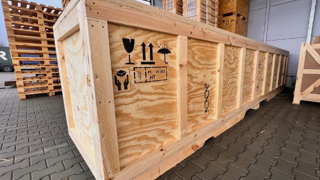 skrzynia ze znakami ostrzegawczymi skrzynia transportowa znakowanie oznaczenia znaki